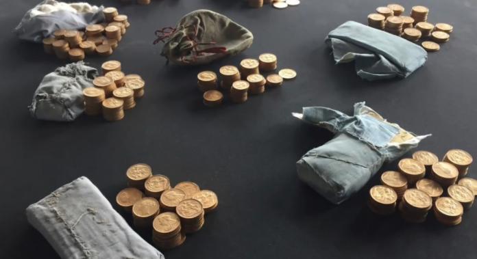 pièces d'or trouvées dans un piano